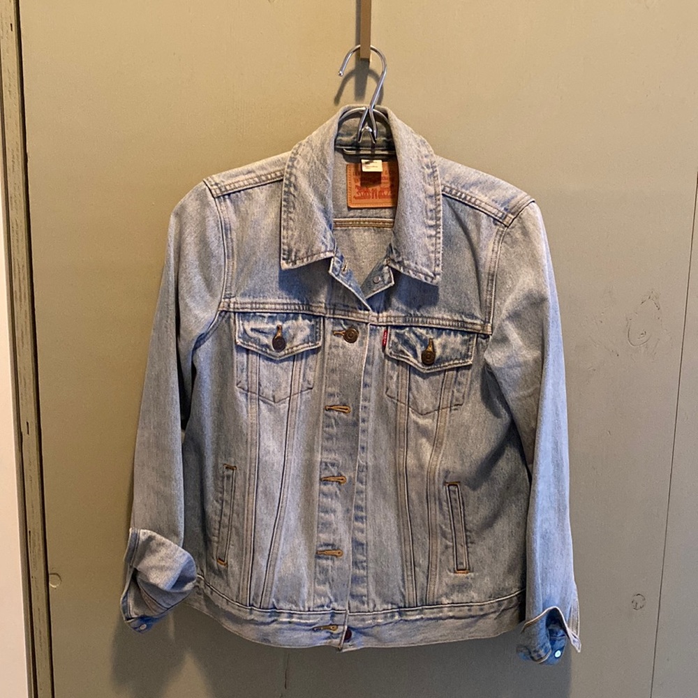 LEVI STRAUSS light wash denim jacket